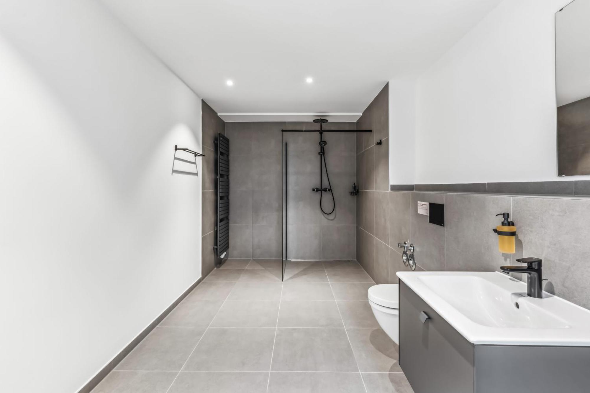 Limehome Salzgitter A.-Schweitzer-Str. Ruang foto